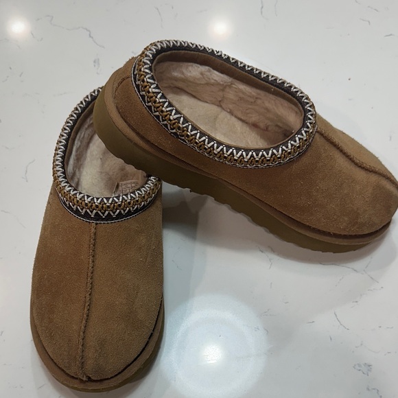 UGG Cozy Tan Women's Slippers - Picture 1 of 5